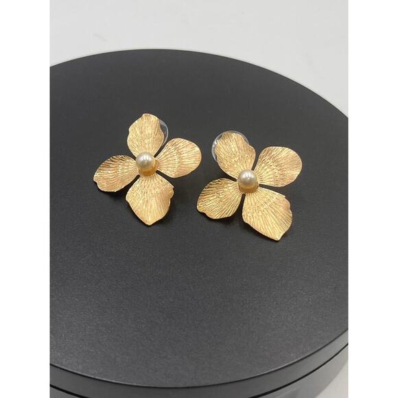 Shashi Women's Elegant‎ Blossom Flower 14K Gold Plated Pearl Pierced Earrings - Picture 9 of 10
